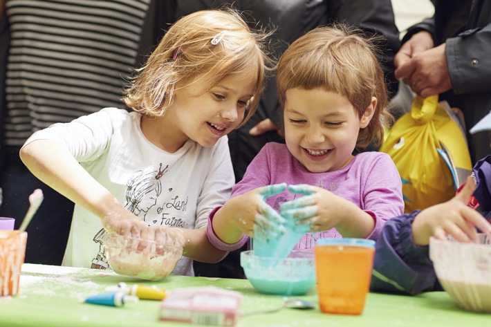 Die Krise als Chance nutzen: Zertifizierung von mehr als 100 FRÖBEL-Kindergärten als "Haus der kleinen Forscher"