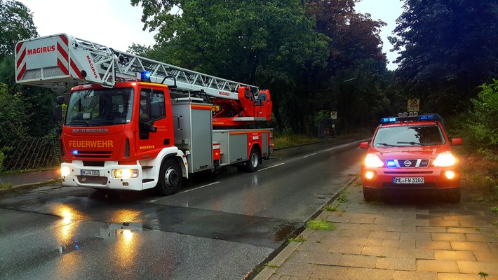 FW-Heiligenhaus: Feuerwehr rettet Frau und Hund aus verrauchter Wohnung (Meldung 19/2016)