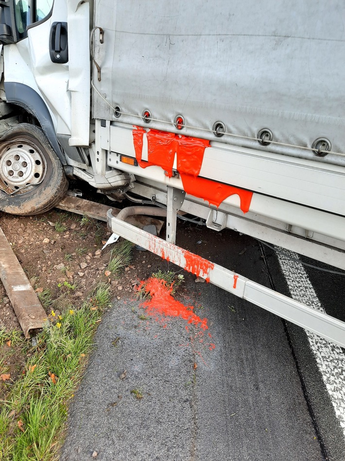 FW-Dorsten: +++ Verkehrsunfall mit Kleintransporter auf der Bundesautobahn 31 +++