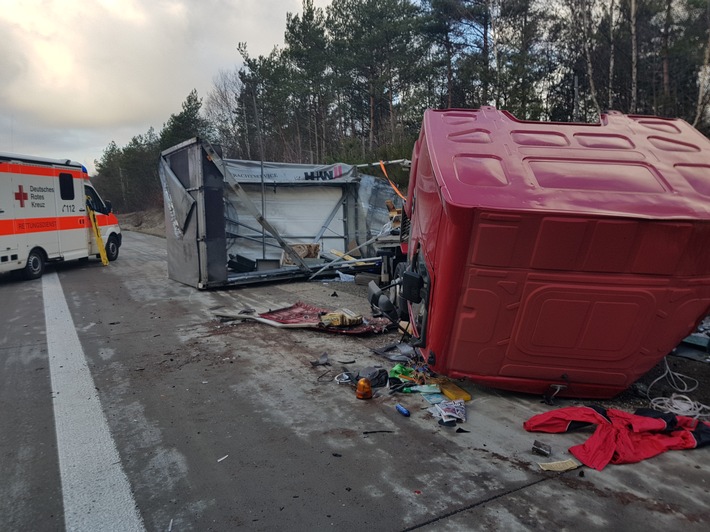 POL-PDKL: A6/Wattenheim, Zwei Schwerverletzte nach Fahrstreifenwechsel, Zeugen gesucht