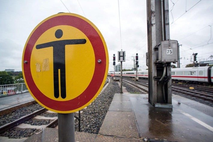 BPOL NRW: Bundespolizei warnt vor unberechtigtem Betreten der Gleise: Bringen Sie sich nicht in Lebensgefahr!