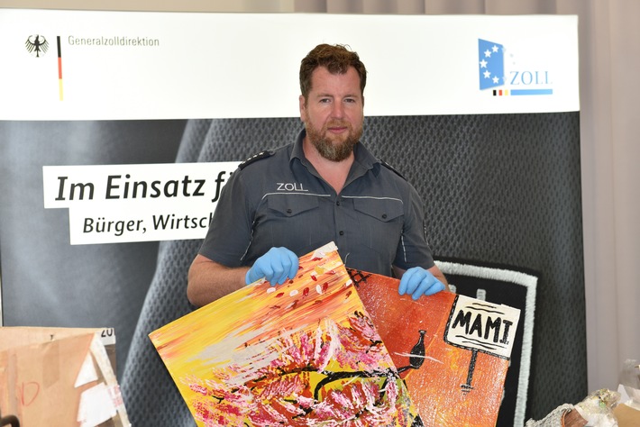 HZA-K: Zoll: Drogen in Paketen am Kölner Flughafen für rund 2,9 Millionen Euro gefunden - Kokain als gemalte Bilder und Kartoffelbrei getarnt, Heroin und Crystal Meth in Büchern