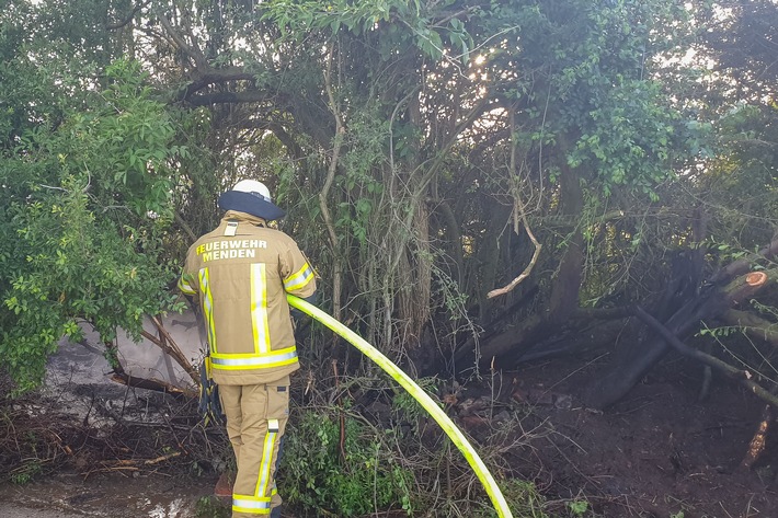 FW Menden: Vegetationsbrand am Wälkesberg