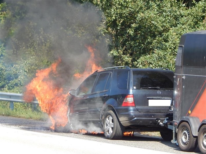 POL-VDKO: Vollbrand eines Pkws mit Anhänger