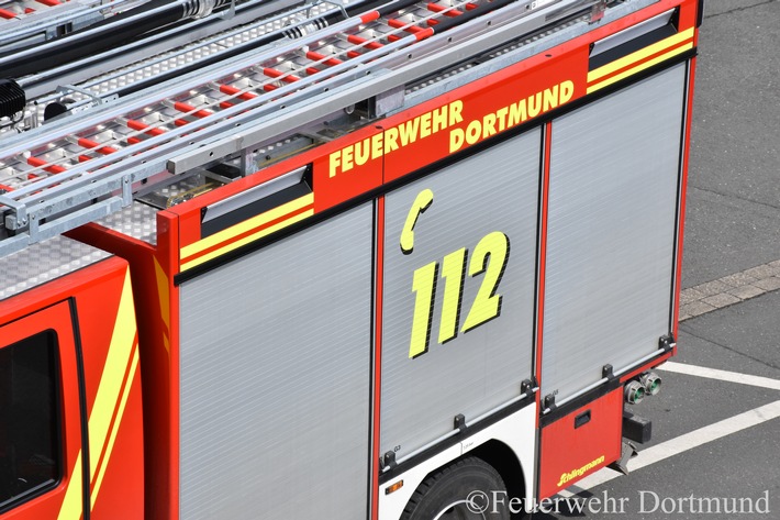 FW-DO: Feuer auf einer Terrasse eines Einfamilienhauses in Dortmund-Brackel