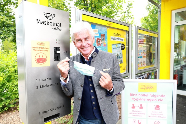 Netto testet ersten "Maskomaten" in München mit prominenter Unterstützung von Frederic Meisner