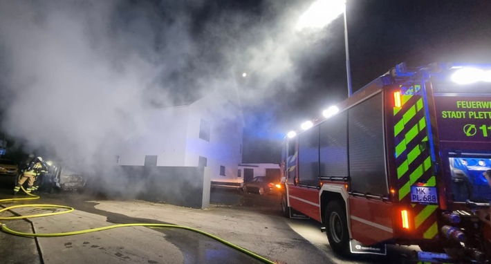 FW-PL: Pkw Brand in Wohngebiet ruft Feuerwehr auf den Plan