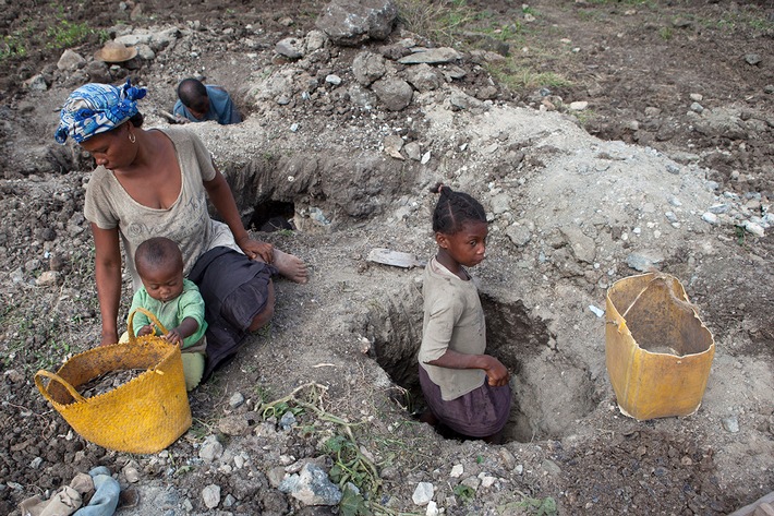 Kinder schuften für Autolacke und Elektrogeräte / Neue Studie weist ausbeuterische Kinderarbeit in Mica-Minen in Madagaskar nach