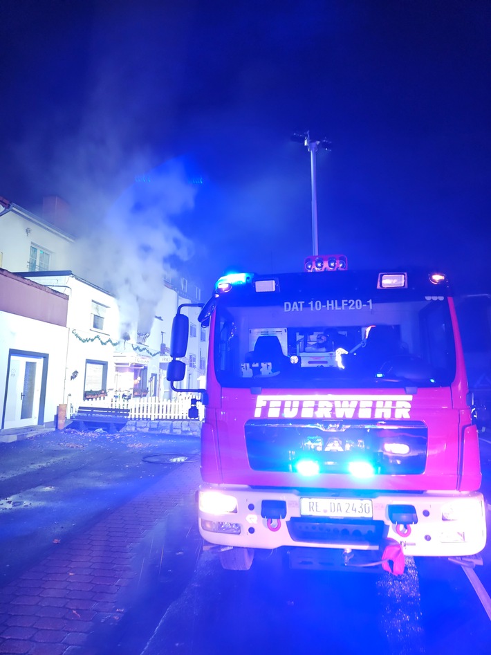 FW Datteln: Ausgedehnter Wohnungsbrand fordert tote Tiere