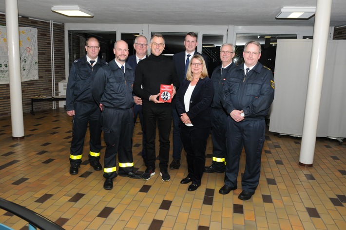 FW-Dorsten: Firma SIGNUM Feuerschutz GmbH aus Marl erhält Auszeichnung &quot;Partner der Feuerwehr&quot;