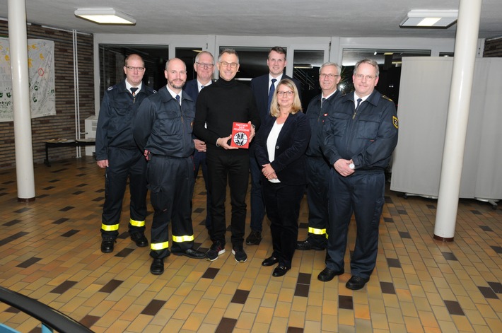 FW-Dorsten: Firma SIGNUM Feuerschutz GmbH aus Marl erhält Auszeichnung "Partner der Feuerwehr"