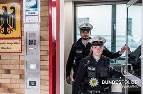 Bundespolizeidirektion München: Tätlicher Angriff nach Verkaufsverweigerung / Alkoholisierter 42-Jähriger greift Securitymitarbeiter und Bundespolizisten an
