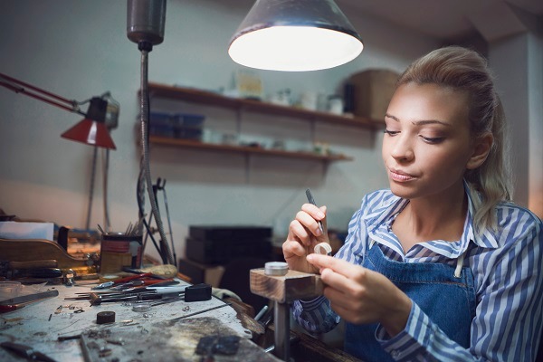 KOPIE VON: Aktueller Trendreport zeigt: Do-It-Yourself boomt weiter: 4 kreative DIY-Kurse für mehr Ausgeglichenheit und weniger Stress