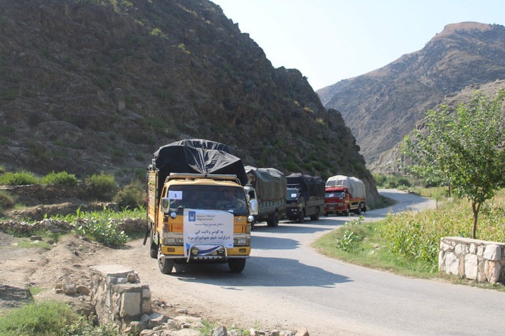 Hilfstrucks von Islamic Relief bringen Zelte und Hygieneartikel zu den Überlebenden in der Provinz Kunar. / Weiterer Text über ots und www.presseportal.de/nr/50131 / Die Verwendung dieses Bildes für redaktionelle Zwecke ist unter Beachtung aller mitgeteilten Nutzungsbedingungen zulässig und dann auch honorarfrei. Veröffentlichung ausschließlich mit Bildrechte-Hinweis.
