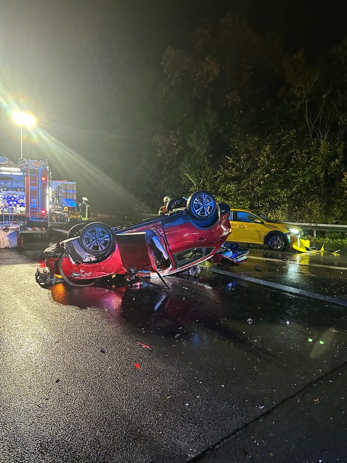 FW-DO: Verkehrsunfall auf der BAB45 - Auto bleibt auf dem Dach liegen