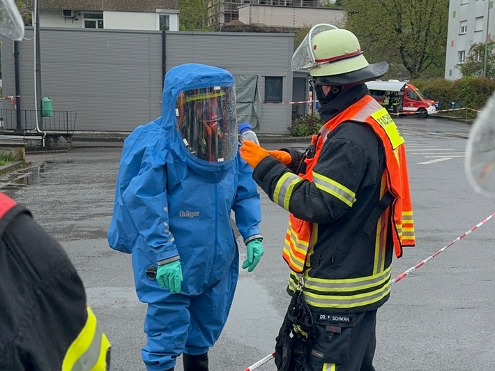 FW LK Neunkirchen: Großeinsatz für die Feuerwehr Neunkirchen und den ABC-Zug