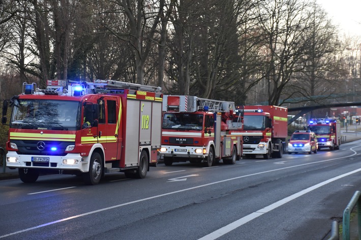 FW-DO: 20.12.2021 - Gefahrguteinsatz in Brünninghausen Arbeitsunfall in Reha-Klinik