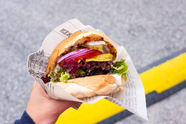 VIER PFOTEN überzeugt Fast-Food-Kette dean&amp;david, Fleisch zu reduzieren