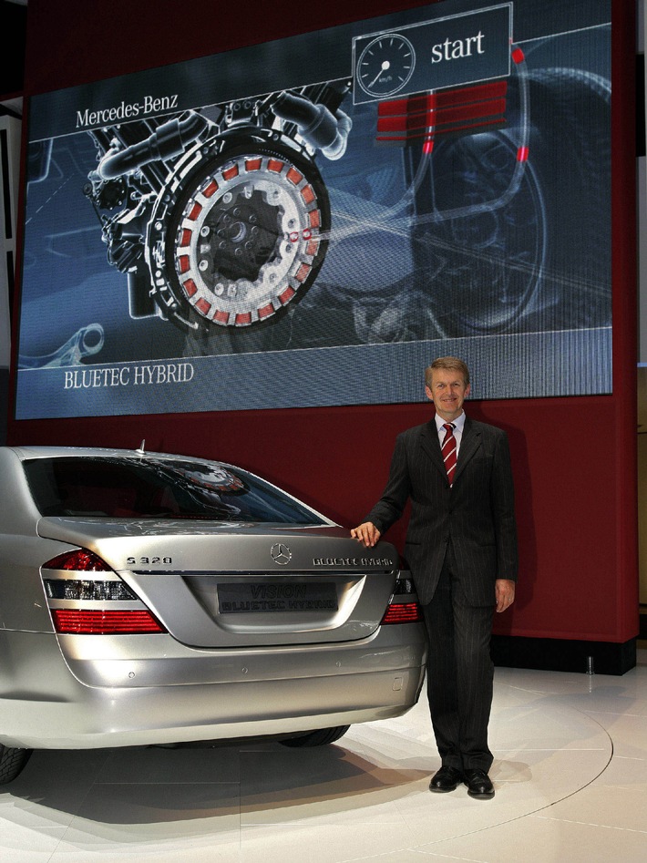 Mercedes-Benz Konzeptfahrzeuge &quot;DIRECT HYBRID&quot; und &quot;BLUETEC HYBRID&quot; weisen in die Zukunft / Benziner - so effizient wie Diesel / Diesel - so sauber wie Benziner