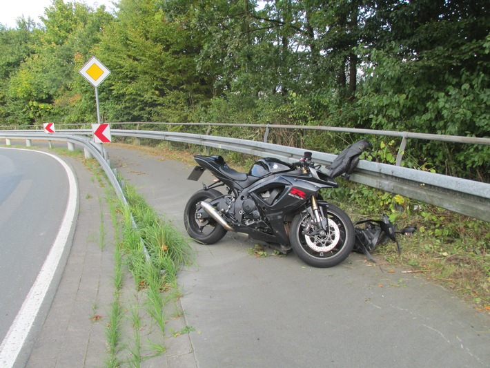 POL-HM: Pressemitteilung der Polizei Bad Pyrmont: Motorradunfall am Hagener Berg