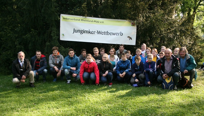 Württemberger Schülerinnen siegen beim 2. Nationalen Jungimkertreffen in Ludwigshafen