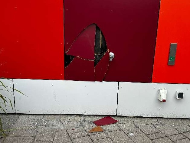 POL-ROW: Beschädigungen an Findorff-Realschule: Polizei sucht Zeugen