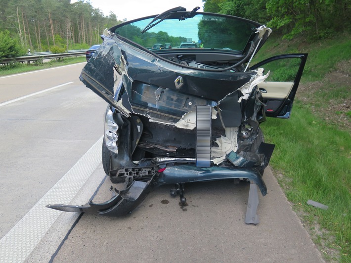 POL-DEL: Autobahnpolizei Ahlhorn: Verkehrsunfall auf der A29 in Hatten +++ Hoher Sachschaden