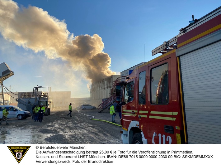 FW-M: Containerbrand auf Baustelle (Freimann)