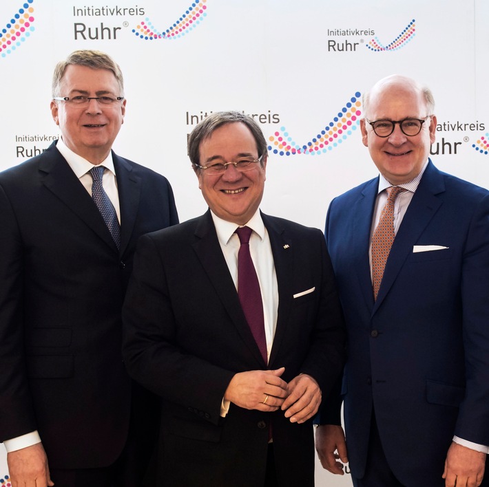 Ministerpräsident Laschet ruft vor dem Initiativkreis den Start der Ruhrkonferenz aus