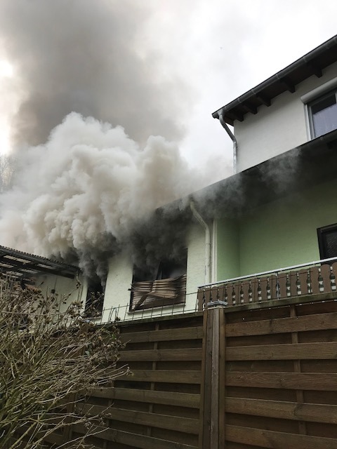 POL-PDMT: Wohnungsbrand in Mehrfamilienhaus