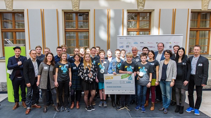 Schule aus Sachsen ist Bundessieger im Klimaschutz / Christliche Schule Dresden gewinnt ersten Preis beim Energiesparmeister-Wettbewerb / Bundesumweltministerin Barbara Hendricks prämiert Gewinner