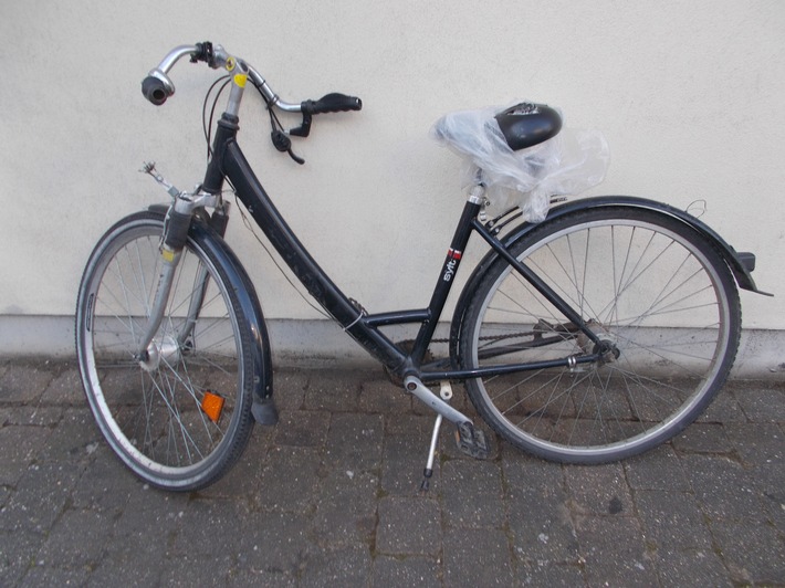 POL-PDLU: Speyer- Polizei stellt Fahrraddieb und sucht nach rechtmäßigem Eigentümer eines schwarzen Tourenrads (05/0704)