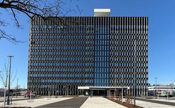 LKA-NRW: LKA übernimmt kernsaniertes Hochhaus - 440 Beschäftigte kehren heim an die Völklinger Straße
