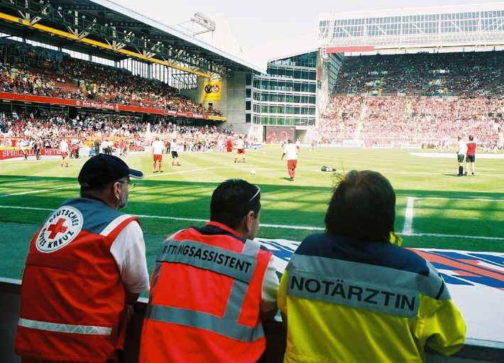 Fußball-Fieber: nichts für schwache Herzen? / Münchner Studie belegt erhöhtes Herzinfarktrisiko bei Fußball-WM 2006