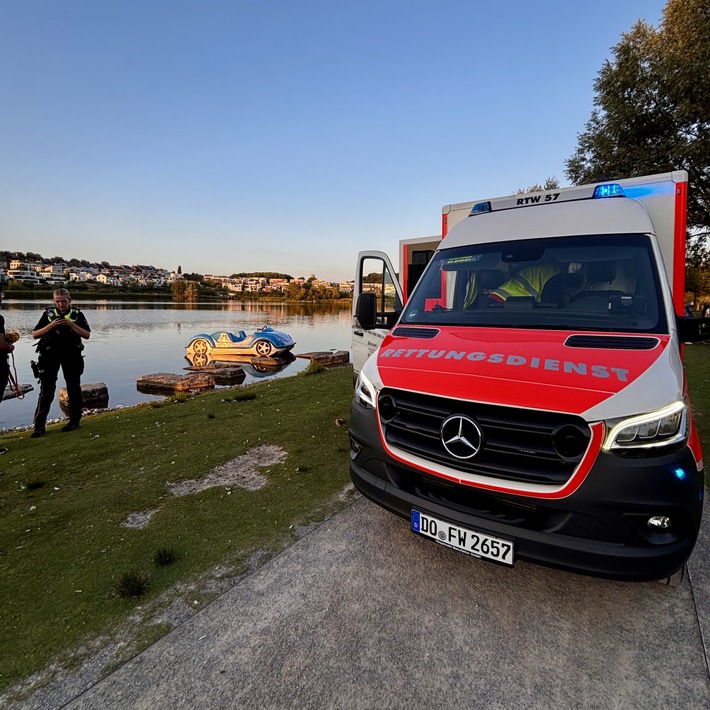 FW-DO: Tretboot kentert auf dem Phoenix-See - Passant rettet vier Personen