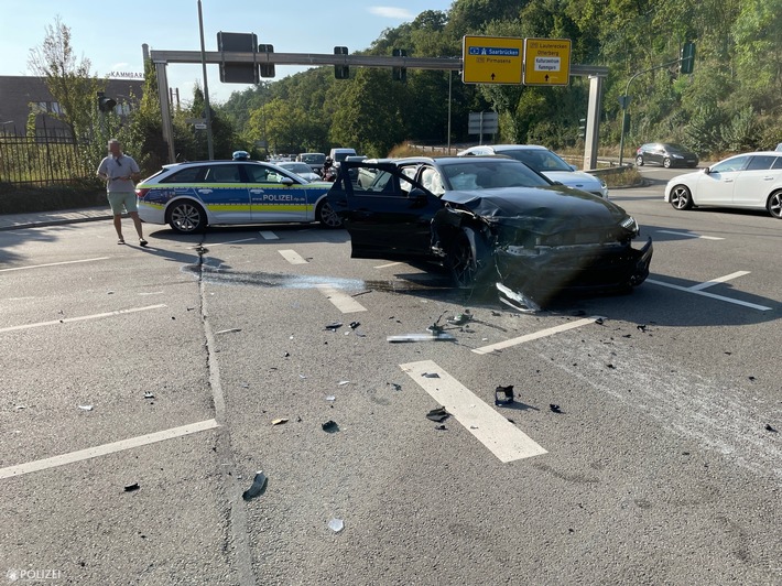 POL-PPWP: Unfall sorgt für Stau und Wartezeiten