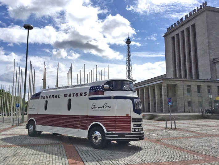 Futurliner auf der MOTORWORLD Classics Berlin - ChromeCars präsentiert einzigartigen futuristischen Bus
