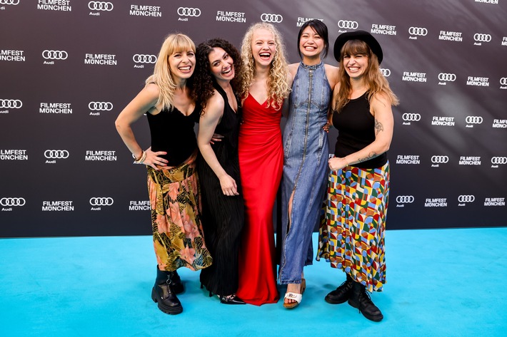 Sommer, Sonne, Spaß! MÄDCHEN MÄDCHEN feiert Premiere auf dem Filmfest München