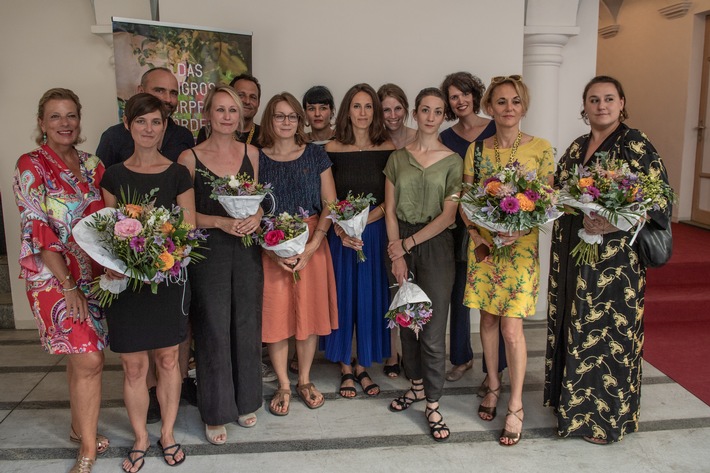 10e concours du Pour-cent culturel Migros documentaire-CH: lauréats du premier tour / Être femme en Suisse, le réchauffement climatique et le quotidien d&#039;un groupe de migrants