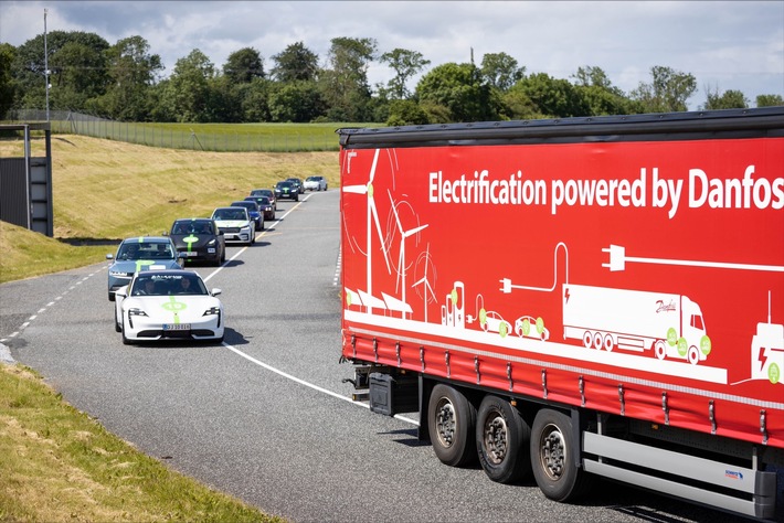 Spektakulärer Elektro-Roadtrip: Danfoss demonstriert Elektrifizierung im Schwerlastverkehr mit 20-Tonnen-Elektro-Lkw auf 1300 km langer Fahrt nach Le Mans