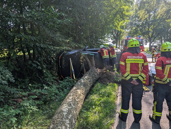 POL-STD: 56-jährige Autofahrerin bei Unfall in Harsefeld schwer verletzt - Kreisstraße gesperrt