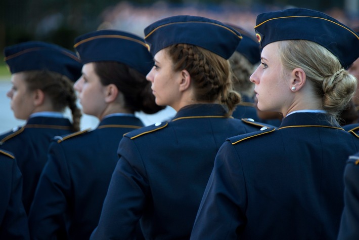 Internationaler Frauentag: Ministerin dankt den über 23.000 Soldatinnen