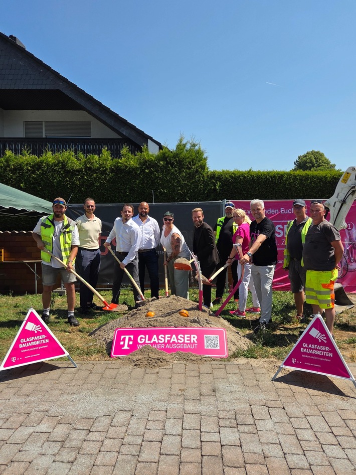 PFUNGSTADT: Spatenstich für Glasfaserausbau