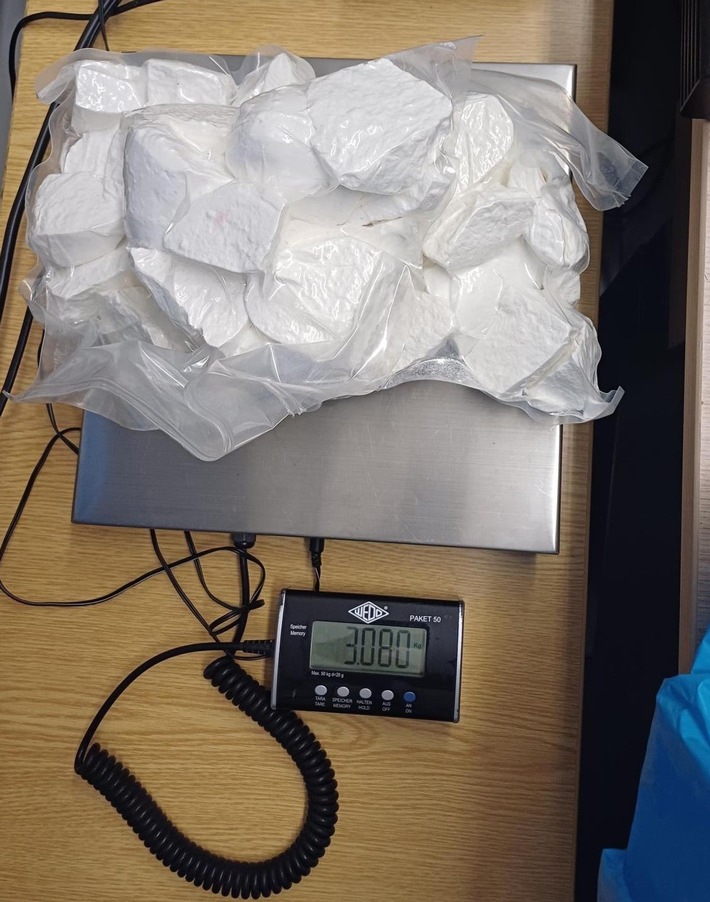BPOL NRW: Grenzüberschreitendes Polizeiteam stellt 3,06 Kilogramm Kokain auf der Bundesautobahn 3 in Rees sicher
