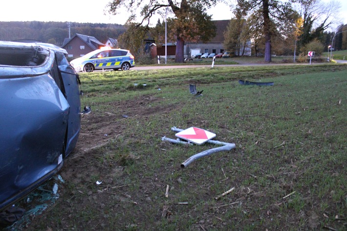 POL-MI: Auto fliegt aus der Kurve: Fahrer alkoholisiert