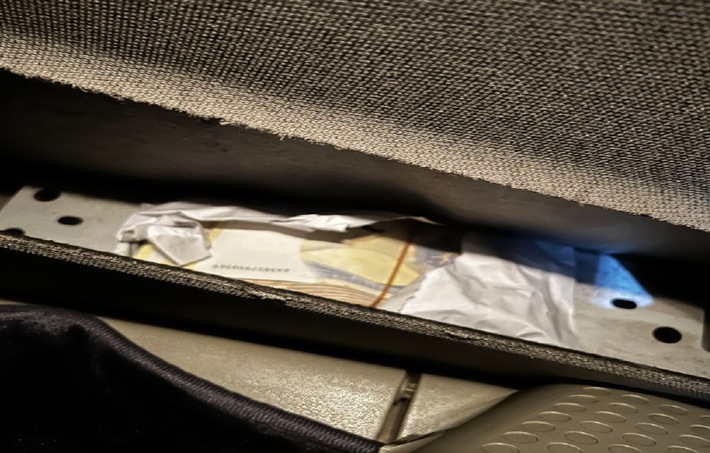 HZA-HST: 40.000 Bargeld - Anmeldung Fehlanzeige ./. Stralsunder Zoll wird im Rostocker Hafen fündig