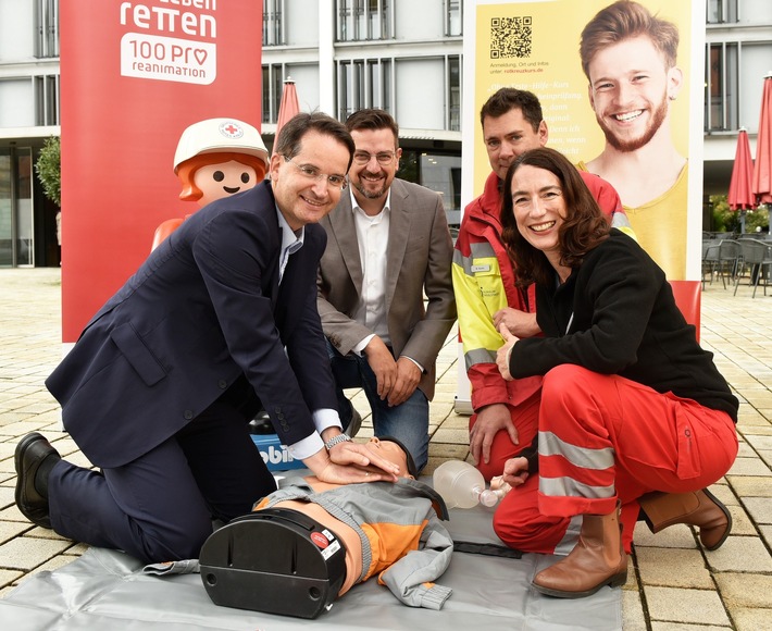 Klinikum Ingolstadt gibt zahlreichen Ingolstädterinnen und Ingolstädtern kostenlose Erste-Hilfe-Schulungen