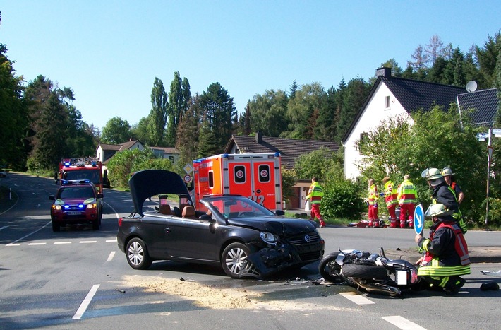 FW-DO: 24.08.2019 - VERKEHRSUNFALL IN HOLZEN -
Kradfahrer wird beim Zusammenprall mit Pkw schwer verletzt