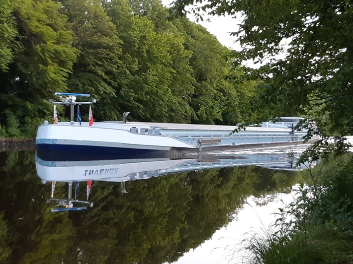 POL-EL: Binnenschiff mit zu großem Tiefgang auf dem Küstenkanal