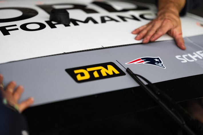 Gemeinsam zu Höchstleistungen: DTM und New England Patriots bringen Football und Motorsport zusammen